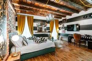 Posteľ alebo postele v izbe v ubytovaní Aurum - Como Luxury Suites