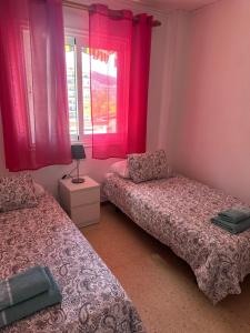 Ένα ή περισσότερα κρεβάτια σε δωμάτιο στο Los Cristianos Jardines del Sur 2 bedrooms +16 φωτογραφίες