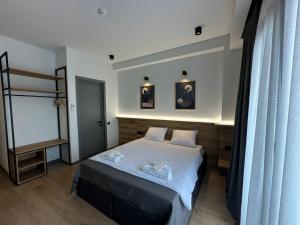 Postel nebo postele na pokoji v ubytování The Moon Hotel