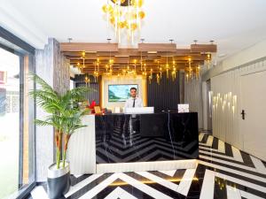 Ο χώρος του λόμπι ή της ρεσεψιόν στο Best House Hotel OLD TOWN