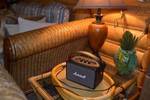 Ảnh trong thư viện ảnh của Traditional Log Cabin next to Harry Potter Studios ở Kings Langley