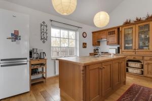 Η κουζίνα ή μικρή κουζίνα στο Charming villa with a hot tub, by the Golden Circle