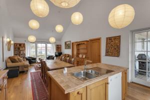 Η κουζίνα ή μικρή κουζίνα στο Charming villa with a hot tub, by the Golden Circle