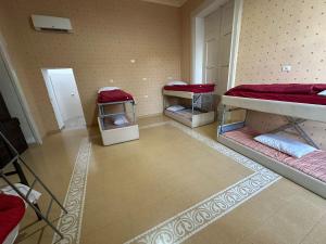 Postel nebo postele na pokoji v ubytování Salerno Experience Hostel