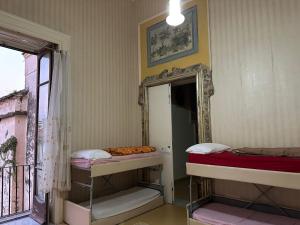 Postel nebo postele na pokoji v ubytování Salerno Experience Hostel