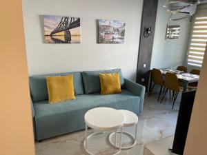 Зона вітальні в Hello One Apartman