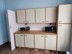 Η κουζίνα ή μικρή κουζίνα στο 5 Bed House - Sleeps 6 - Wifi - Parking