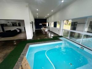 Swimmingpoolen hos eller tæt på Lantern Cottage