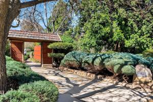 Κήπος έξω από το Himeji Garden 2 Bedrooms Apartment Free Wi-Fi