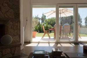 Αίθριο ή υπαίθριος χώρος στο Paliouri Luxury villa with beautiful patio & sea view