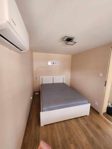 Posteľ alebo postele v izbe v ubytovaní Dunakavics Apartman