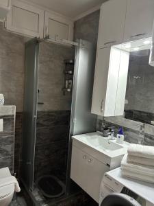 Ванна кімната в Hello One Apartman