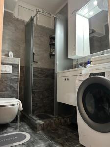 Ванна кімната в Hello One Apartman