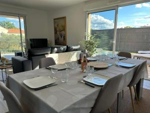 Et tv og/eller underholdning på Villa avec piscine / 6 personnes