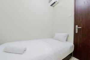 Postel nebo postele na pokoji v ubytování Modern Look 2BR at Serpong Greenview Apartment By Travelio + 10 fotografií