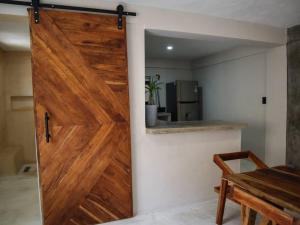 Kuchyň nebo kuchyňský kout v ubytování Cozy Tropical Suite for 1-4 Pp in Isla Mujeres