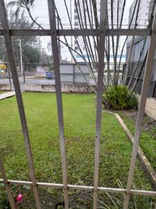 Κήπος έξω από το Verão para 10 pessoas em frente à Praça Boianovsky +8 φωτογραφίες