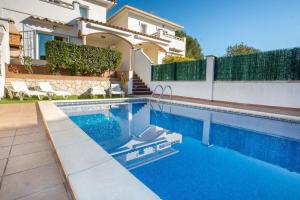 Bazén v ubytovaní Casa Bosque del Mar alebo v jeho blízkosti