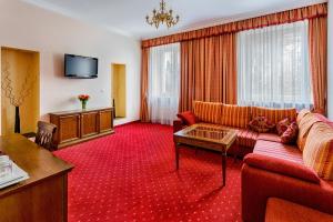 a living room with a couch and a table at Hotel Römerhof in Baden-Baden
