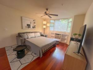 Gallery image of Tranquil Getaway at Waikiki Cove condo in Honolulu +23 photos