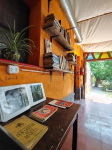 Kuchyň nebo kuchyňský kout v ubytování Andamundos Hostel