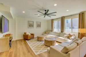 Posezení v ubytování Spacious Utah Home with Hot Tub Less Than 1 Mi to Bear Lake!