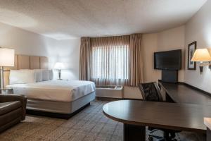 Postel nebo postele na pokoji v ubytování Sonesta Simply Suites Fort Worth