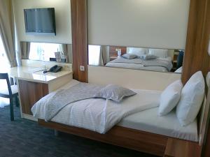 Gallery image of Hotel Lighthouse in Igalo