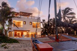 Una casa en la playa con en Villa Continentes Brasil & Maison de rêve sur la plage, en Guajirú