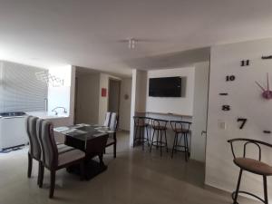 a kitchen and dining room with a table and chairs at Apartamento 301 - Edificio Salomon Diaz in Santa Marta +12 photos