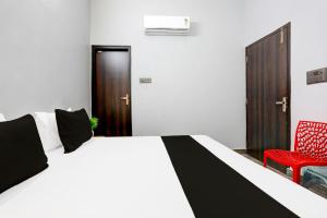 Postel nebo postele na pokoji v ubytování Super Hotel Live View