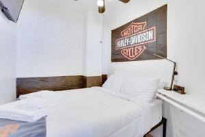 Letto o letti in una camera di Patio with Desert Views Apache Junction Abode
