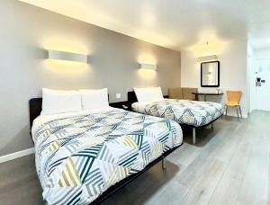 Кровать или кровати в номере Motel 6 Dallas - Fair Park