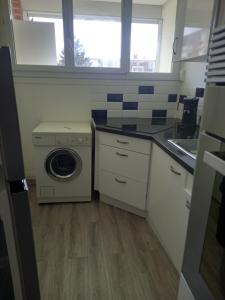 Η κουζίνα ή μικρή κουζίνα στο Appartement Le Valmy +3 φωτογραφίες