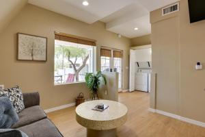 Galeriebild der Unterkunft A-Frame with Patio and Mtn Views Arizona Retreat in Apache Junction