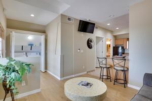 Galeriebild der Unterkunft A-Frame with Patio and Mtn Views Arizona Retreat in Apache Junction