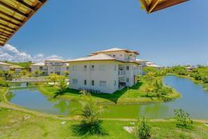 an aerial view of a house next to a river at Garden Térreo 3 Quartos Piscinas Naturais in Praia do Forte