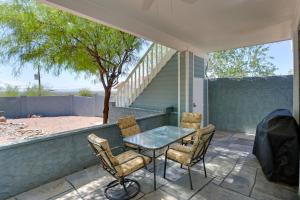 מרפסת או טרסה ב-Desert-View Home with Large Loft in Apache Junction!