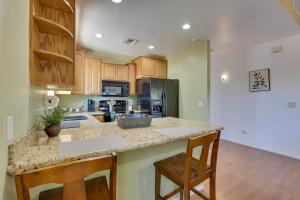 מטבח או מטבחון ב-Desert-View Home with Large Loft in Apache Junction!