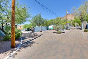 תמונה מהגלריה של Desert-View Home with Large Loft in Apache Junction! באפאצ'י ג'אנקשן