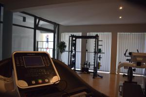 Fitness centrum a/nebo fitness zařízení v ubytování Akzent Hotel Goldner Hirsch