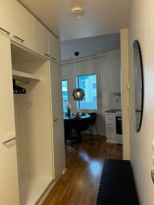 a kitchen and dining room with a table in a room at 2 hengen unikkosuite in Rovaniemi