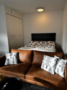a living room with a couch and a bed at 2 hengen unikkosuite in Rovaniemi