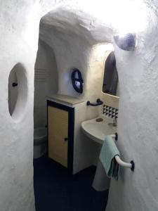 Ένα μπάνιο στο Casa cueva primera línea playa +27 φωτογραφίες