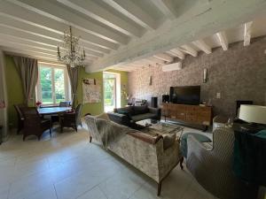 a living room with couches and a tv and a table at Lucia de La Motte in Seur