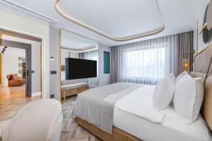 TV a/nebo společenská místnost v ubytování Lexia Hotels