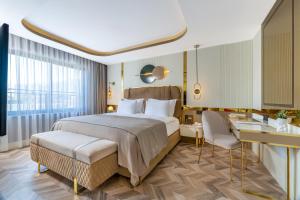 Postel nebo postele na pokoji v ubytování Lexia Hotels