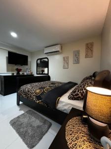 Posteľ alebo postele v izbe v ubytovaní Sinai Vacation Rentals