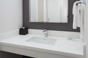Courtyard by Marriott New Haven Wallingford的一间浴室