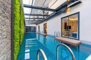 Bazén v ubytování Lexia Hotels nebo v jeho okolí